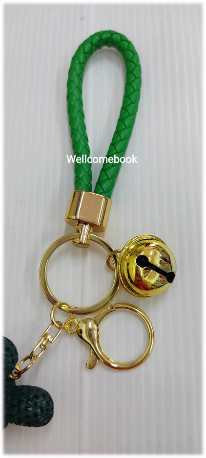 พวงกุญแจเรซิ่น 'หมีโครเชต์สีเขียวเข้ม' 1 ชิ้น