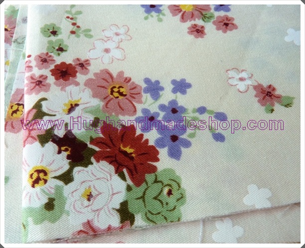 ผ้าคอตตอนสีครีมลายดอกไม้