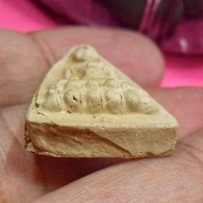 พระพุทโธน้อย ปี 2511 วัดอาวุธฯ (ผสมผงเก่าแม่ชีบุญเรือน) พร้อมถุงผ้าวัดอาวุธสีเขียวเดิมๆ แท้จากวัด (พระมีรอยบิ่น)