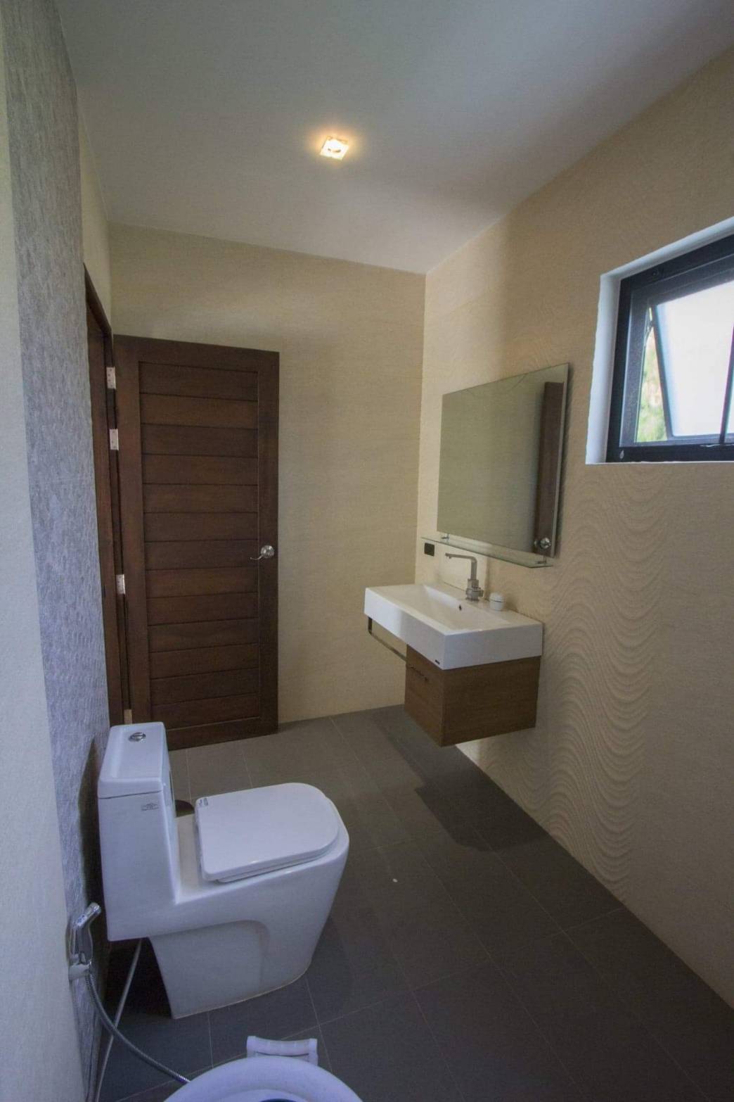 ขาย-บ้านเดี่ยว 2 ชั้น ซอยหัวหิน122ถ.คอนกรีตถึงบ้าน เป็นบ้านสร้างเองไม่มีส่วนกลาง กึ่งคฤหาสใหญ่ อยู่ริมเขา มองเห็นวิวทะเล อ.หัวหิน จ.ประจวบคีรีขันธ์