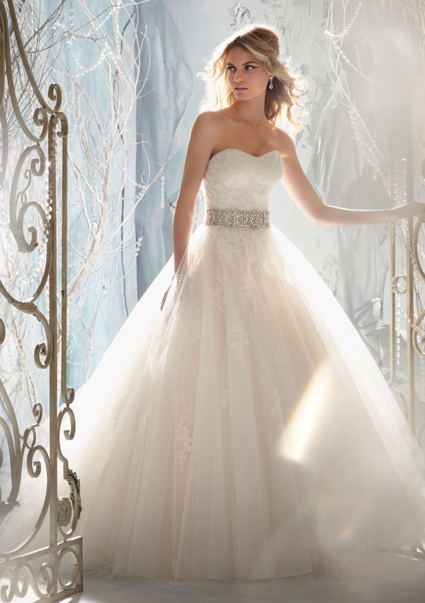 ชุดงานเลี้ยงเกาะอกกระโปรงสุ่ม vera wang สั่งล่วงหน้า 45 วัน