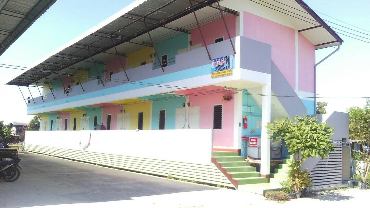 อาคาร2ชั้น พื้นที่ 210 ตร.ว. มี 2 อาคาร อาคารละ 2 ชั้น แต่ละชั้นมี 9 ห้อง มีห้องพักทั้งหมด 36 ห้อง ขายรวมทั้งหมด 16,500,000 บาท อยู่ ต.ลาดบัวหลวง อ.ลาดบัวหลวง จ.พระนครศรีอยุธยา