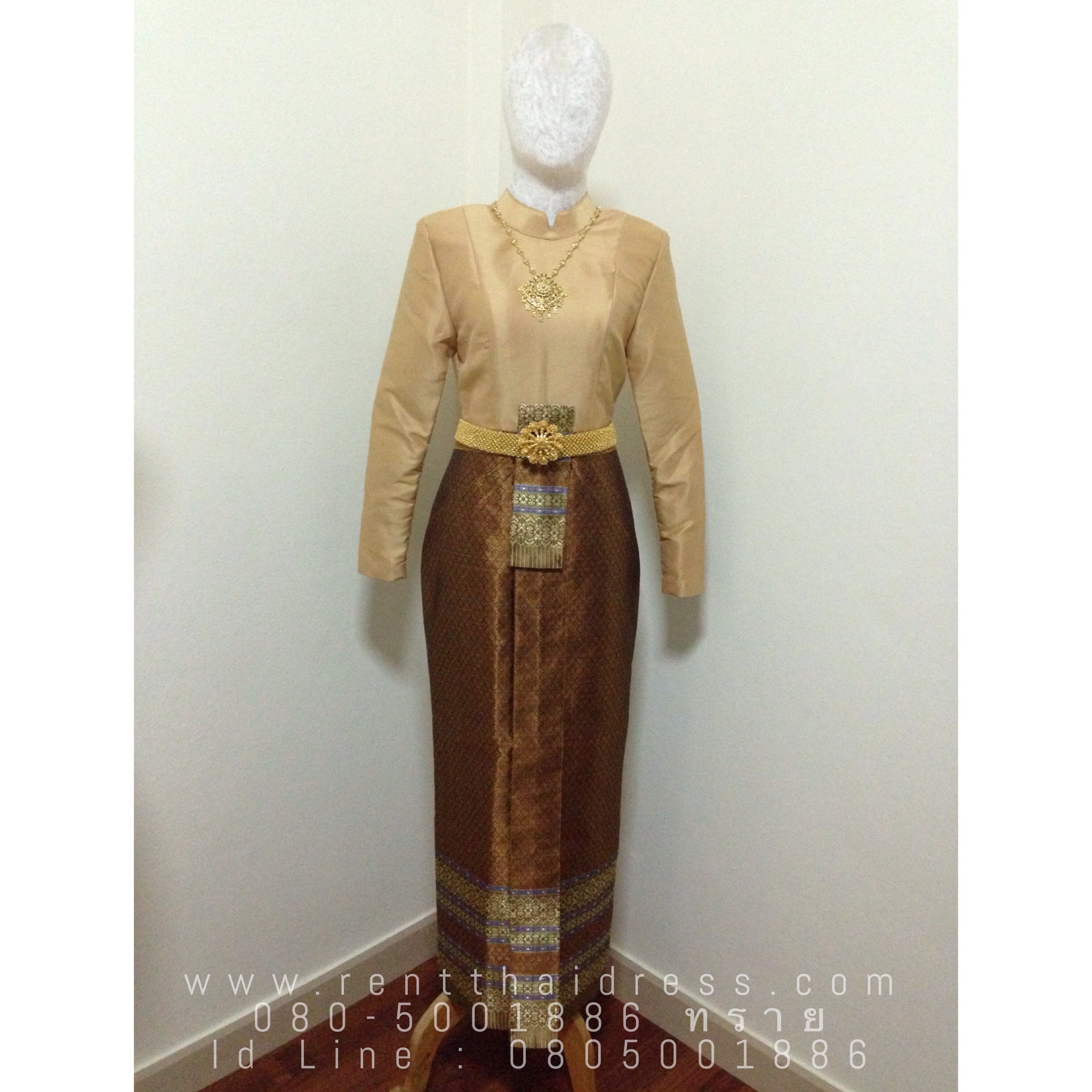 เช่าชุดไทยบรมพิมาน เสื้อสีทองอ่อน ผ้าถุงสีน้ำตาลทอง