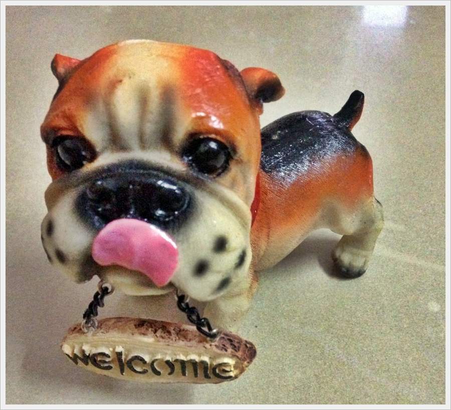 ตุ๊กตาสุนัข เรซิ่น พันธุ์บลูด๊อก (BULL DOG) Size S