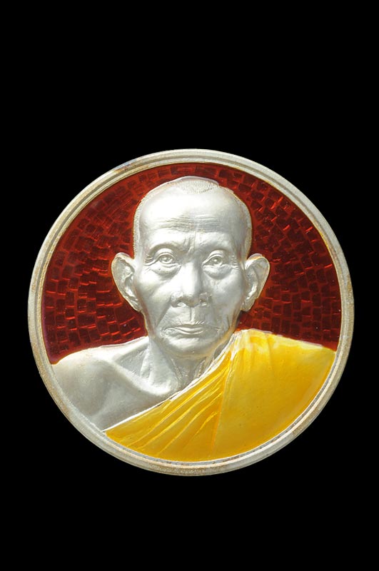 เหรียญบาตรน้ำมนต์เหรียญหหลวงพ่อกวย100ปี เนื้อเงินลงยาสีแดงหมายเลข๕๔ ลงยาสีน้ำเงินหมายเลข ๔๘ เหรียญสวยสภาพเก็บสะสม เนื้อเงินงามๆ ไม่ช้ำ ไม่ล้าง