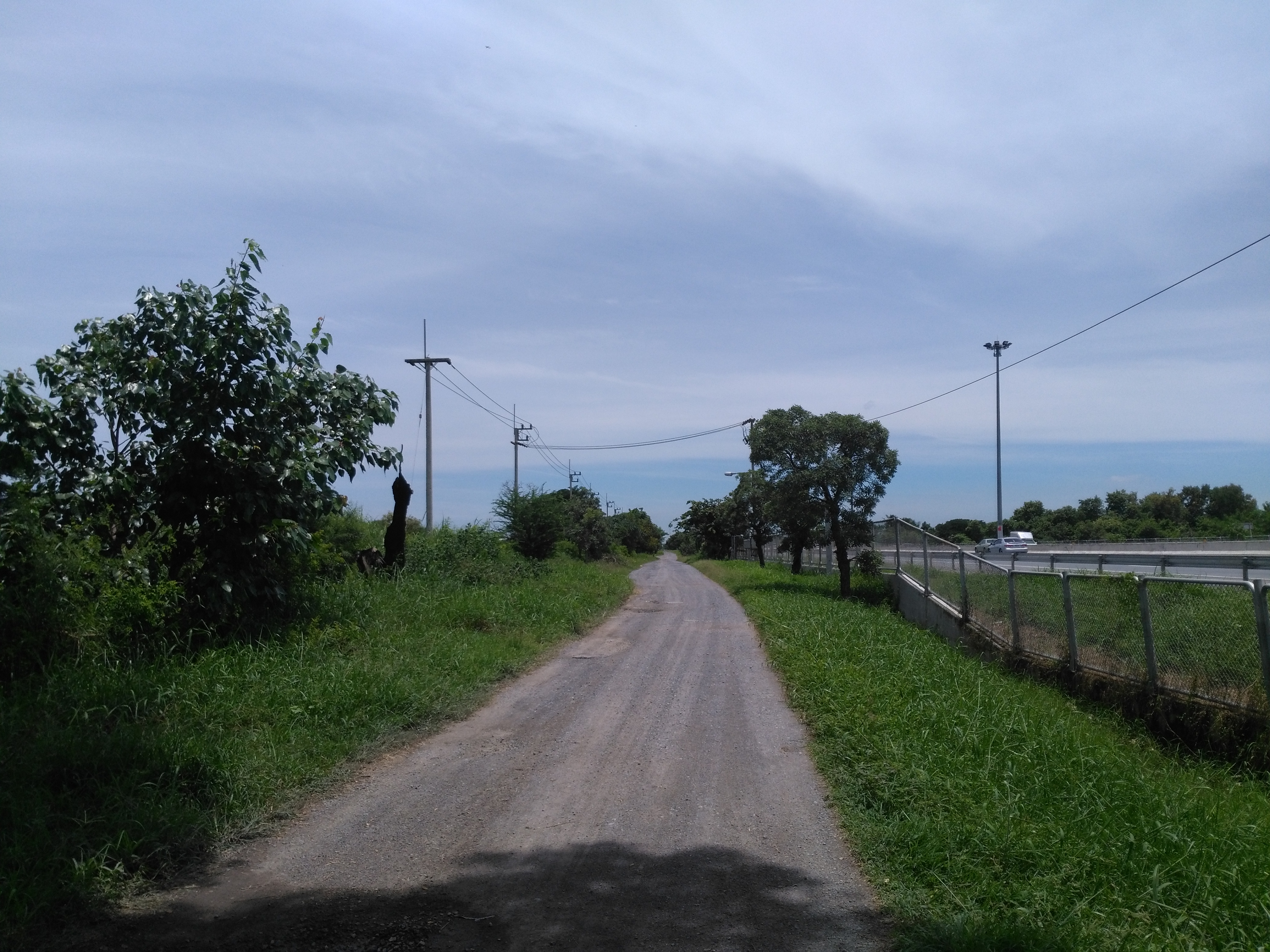 ที่ดินเปล่า10ไร่ติดมอร์เตอร์เวย์ขาออกคลองหลวง