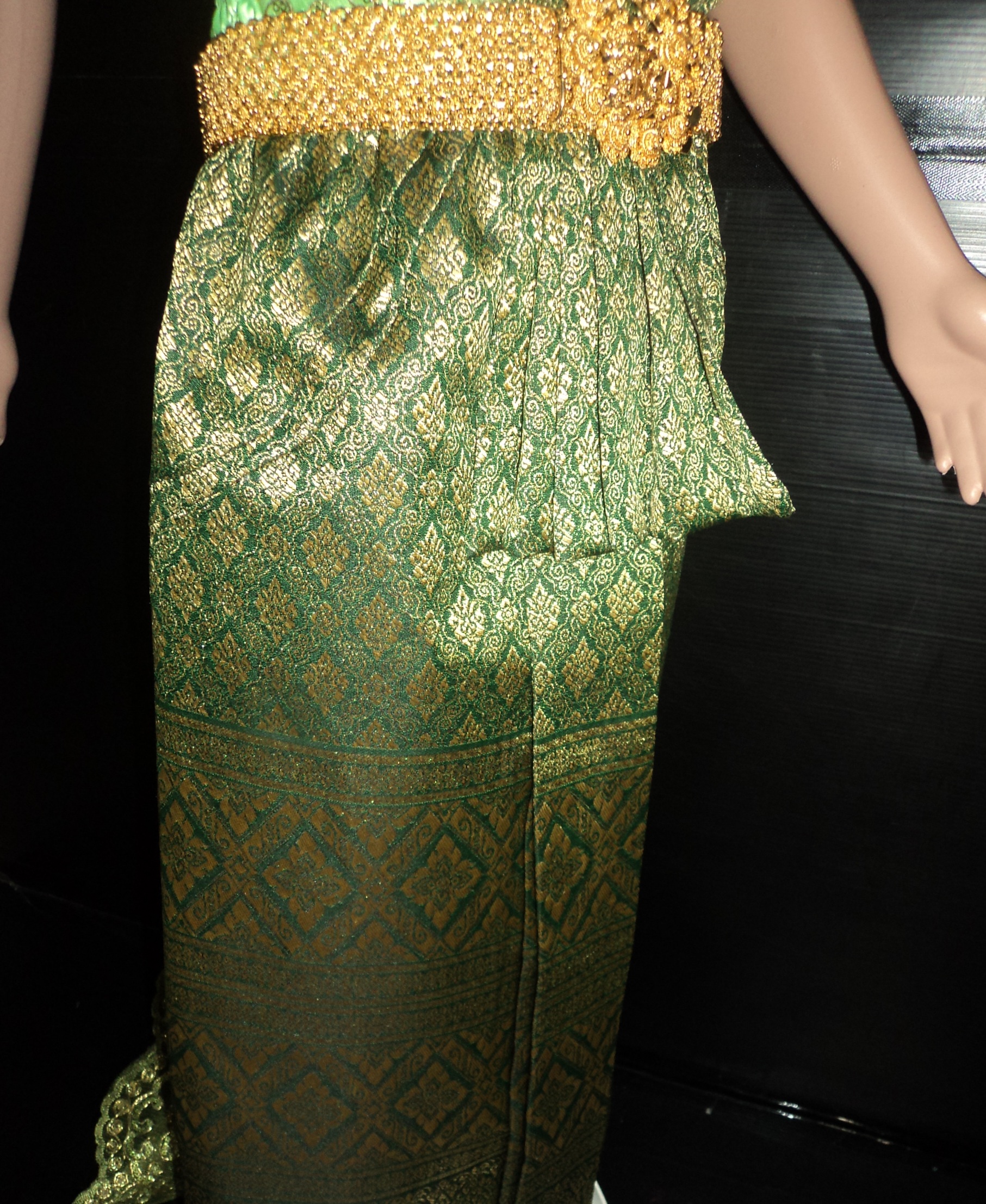 ชุดไทยสีเขียวใสมรกต*ราคานี่ไม่รวมเครื่องประดับ*