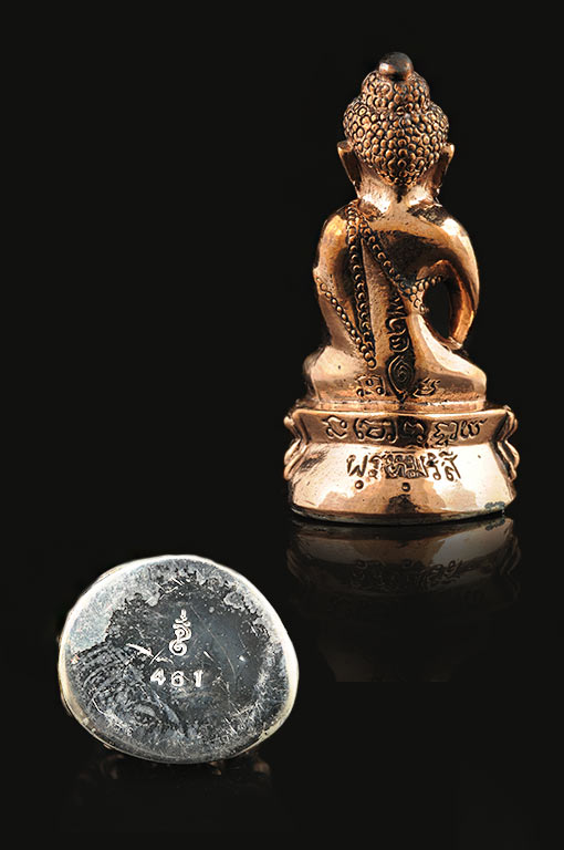 พระกริ่งพรหมรังสี เนื้อนวะก้นเงิน หมายเลข 461 หลวงปู่นาม วัดน้อยชมภู่ สุพรรณบุรี กล่องกำมะหยี่ สวย สะสม อยู่ในซองซีลเดิม สะสมสวยงามตรงตามรูป