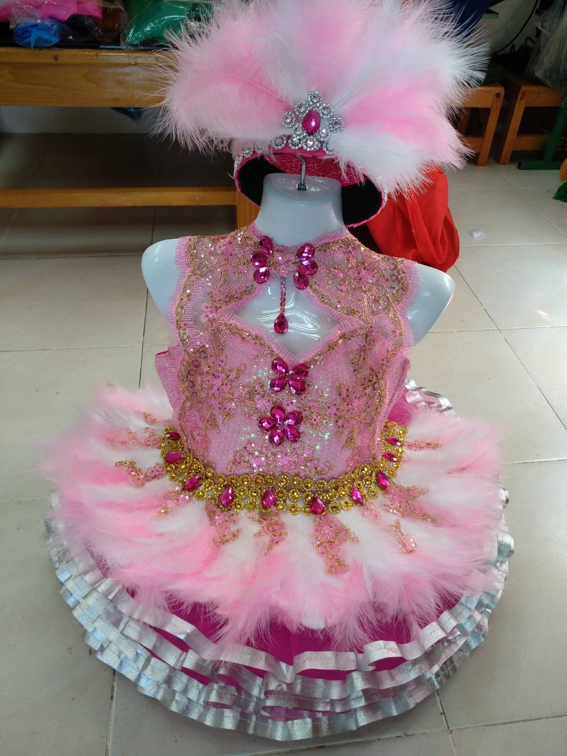ชุดดรัมเมเยอร์สีชมพูขาว เด็กอนุบาล ราคานี้เป็นราคาชุดอย่างเดียวไม่มีเครื่องประดับ