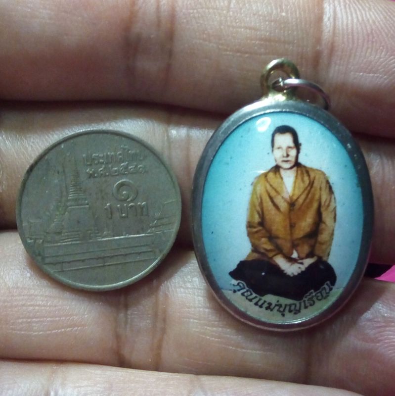 ล็อกเก็ตแม่ชีบุญเรือน โตงบุญเติม วัดอาวุธฯ หลังยันต์นะอะระหัง พิมพ์ใหญ่ ปี2545 ของแท้จากวัด รหัสKM1225