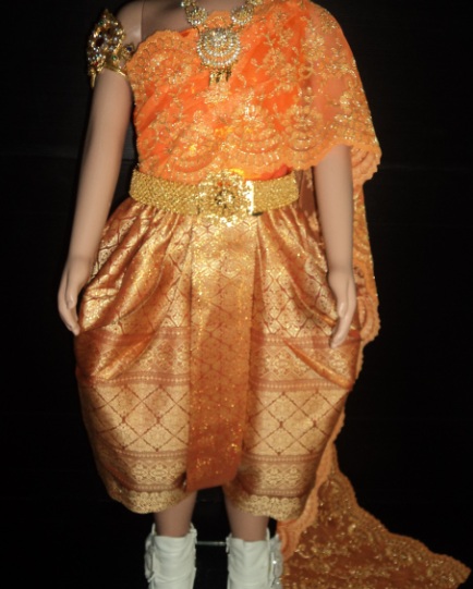 ชุดไทยสีส้มสไบเสื้อสำเร็จ ราคานี้ไม่รวมเครื่องประดับ