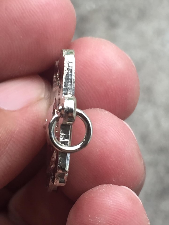 เหรียญหลวงปู่ทวด รุ่นใต้ร่มเย็น เนื้ออัลปาก้าชุบนิเกิ้ล ปี 26 บล็อกกษาปณ์ "ณ" (นิยม)