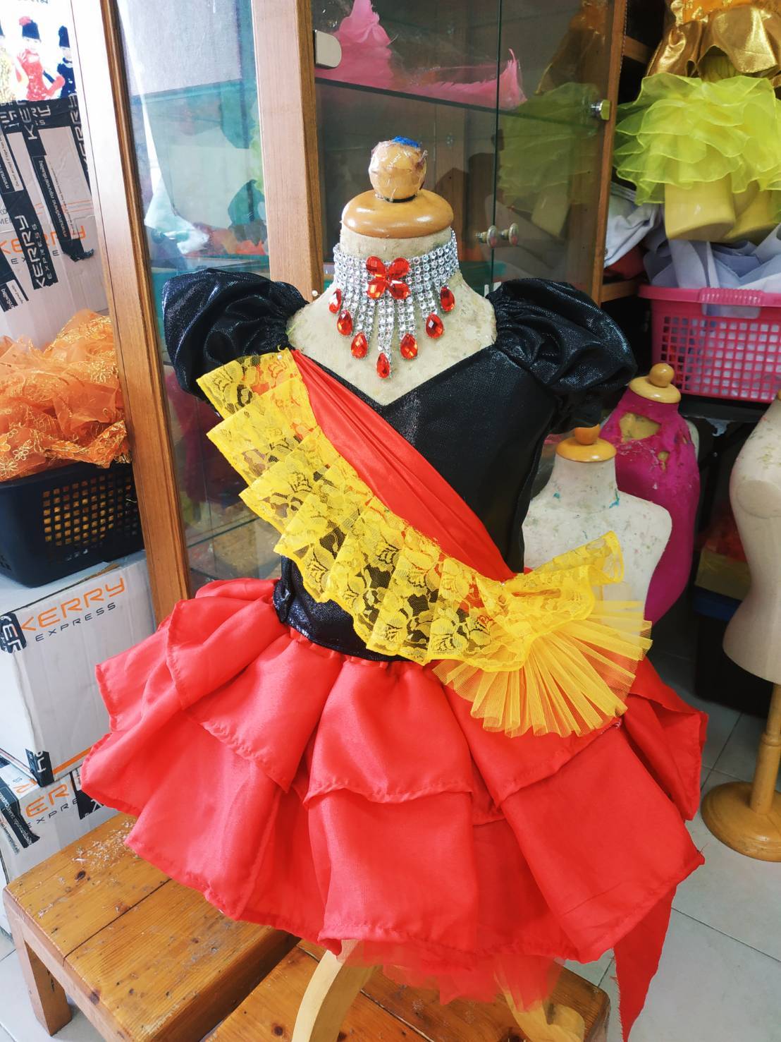 ชุดดรัมเมเยอร์เด็กอนุบาลสีแดง ทุกไซส์ ราคานี้เป็นราคาชุดอย่างเดียว ไม่มีเครื่องประดับ