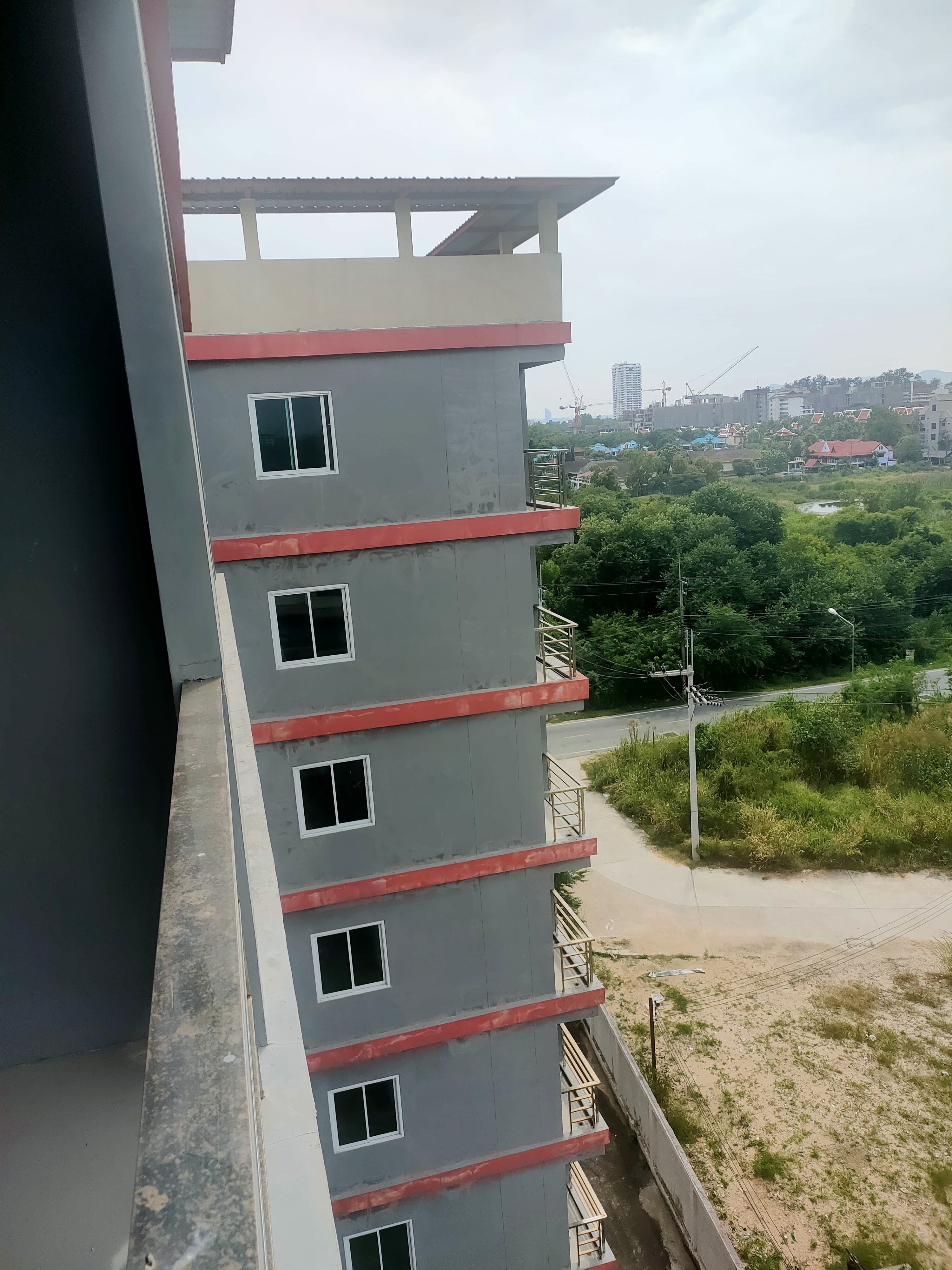 ขาย-ยกโครงการคอนโดสร้างใหม่ 8 ชั้น จำนวน 221 ห้อง ต.จอมเทียน อ.สัตหีบ จ.ชลบุรี