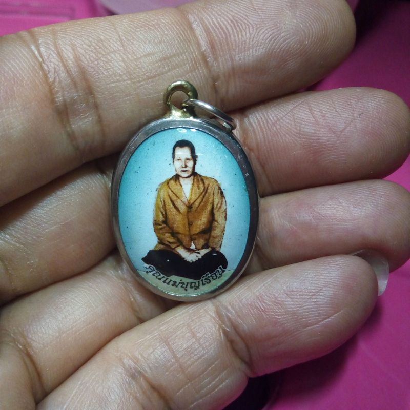 ล็อกเก็ตแม่ชีบุญเรือน โตงบุญเติม วัดอาวุธฯ หลังยันต์นะอะระหัง พิมพ์ใหญ่ ปี2545 ของแท้จากวัด รหัสKM1225