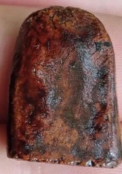 หลวงพ่อปาน วัดเลือวัลย์ ปี 2500 บล็อกข้างฝาเดียว พิมพ์กลาง หน้าแก้ว-หลังเรียบ