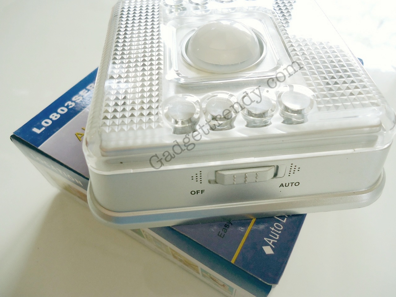 ไฟ LED แบบจับความเคลื่อนไหวโดยอัตโนมัติ (สีเงิน) หรือ Auto PIR LED Light (Silver)