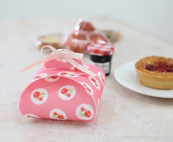 Felt : ลายดอกไม้ มี 2 สี แดง ชมพู size 1mm ขนาด 40x30 cm/ชิ้น (พร้อมส่ง)