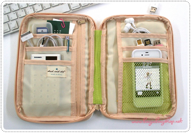 Daisy Multi Pouch ไว้ใส่พาสปอร์ตหรือใส่เอกสารต่างๆ