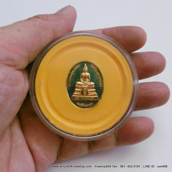 เหรียญรูปไข่ "หลวงพ่อโสธร" ปี 2538 รุ่นสร้างอุโบสถหลังใหม่ เนื้อทองแดงกะไหล่ทองลงยาสีเขียว ( มีโค๊ต+หมายเลข )กะหลั่ยทองลงยา+เนื้อกระเบื้องหลังคาโบสถ์พร้อมตลับ