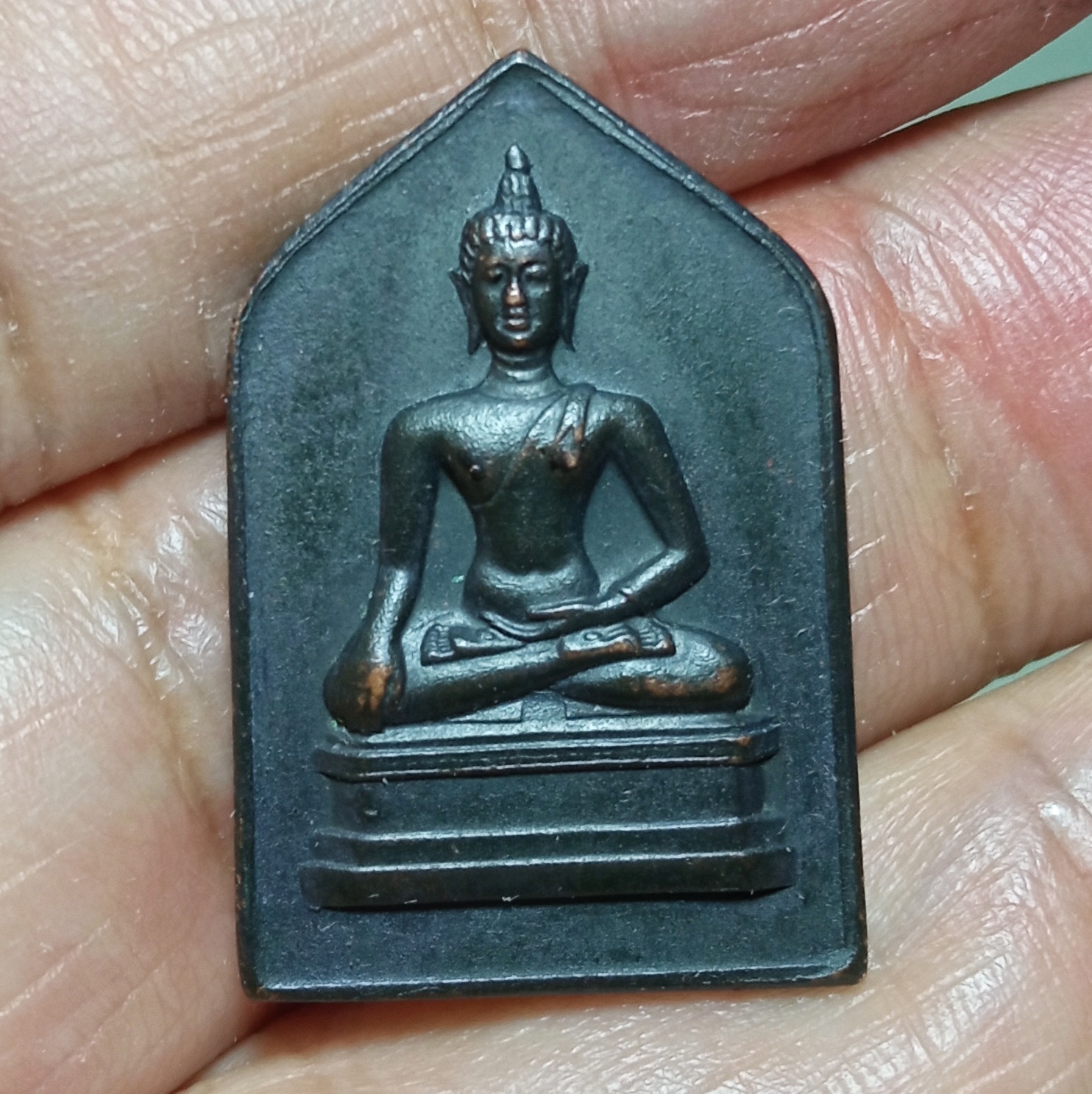 เหรียญห้าเหลี่ยม พระเชียงแสนสิงห์หนึ่ง หลังลายเซ็น "จอมพล ป.พิบูลสงคราม “ เนื้อทองแดงเก่าถึงยุค ปี2494 รหัส865