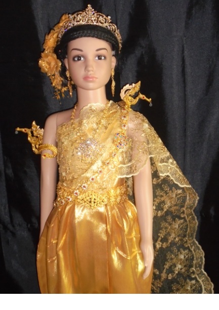 ชุดไทยโจงกระเบนสีทองเด็กอนุบาลและประถมสีทองสไบลูกไม้ดิ้นทองรอบอกไม่เกิน 25นิ้ว สะโพกไม่เกิน24นิ้ว สูงไม่เกิน120Cm มีพร้อมส่งและพรีออร์เดอร์ค่ะราคานี้ไม่รวมเครื่องประดับ