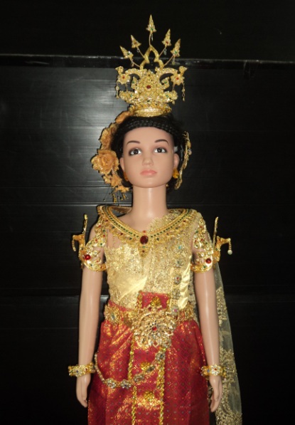 ชุดไทย(งานปัก)สีบานเย็นแดงสไบทองเด็กขนาดเอว 20-25นิ้ว ยาวผ้าถุง 24นิ้ว ราคานี้ไม่รวมเครื่องประดับ