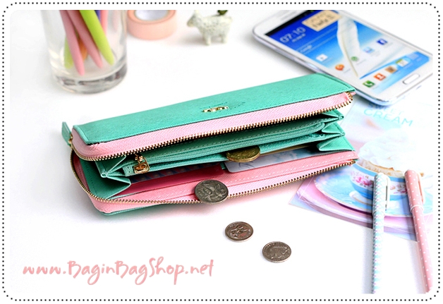 ลด 50% Line Zipper Wallet L