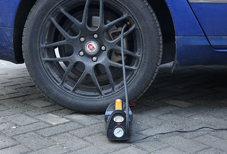 เครื่องดูดฝุ่นในรถยนต์เอนกประสงค์ 4 แบบใน 1 เดียวขนาด 100W (สีดำ) หรือ 4 in 1 Car Vacuum Cleaner 100W (Black)