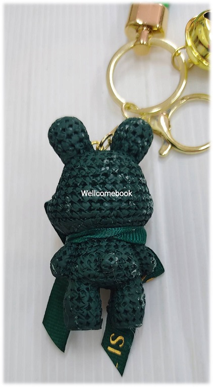 พวงกุญแจเรซิ่น 'หมีโครเชต์สีเขียวเข้ม' 1 ชิ้น