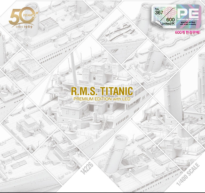 AC14226 R.M.S TITANIC PREMIUM EDITION (LED) 1/400