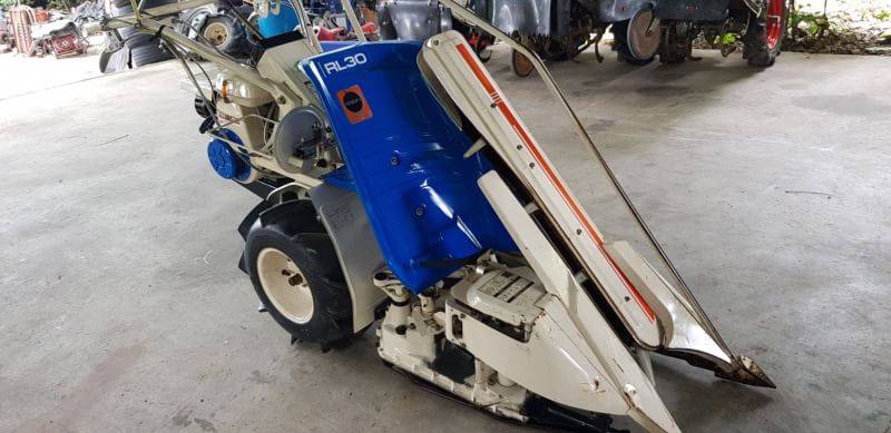 รถเกี่ยวข้าว Combine Harvester