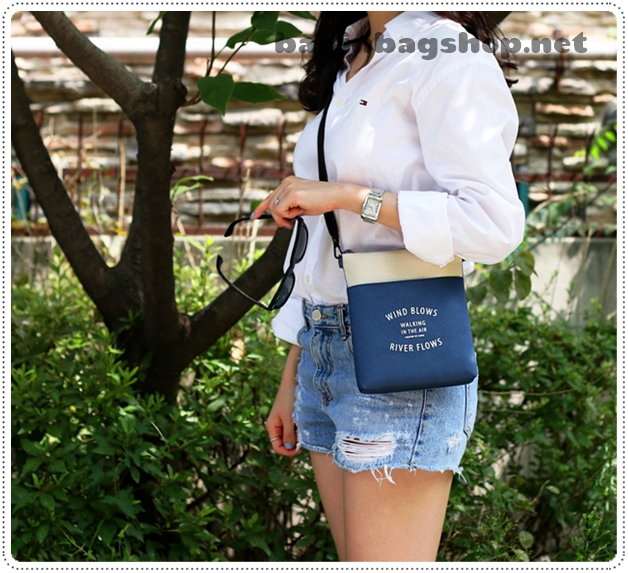 Tripping Cross Bag กระเป๋าสะพายเฉียง