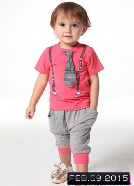 ชุดสูทแขนสั้นและเน็คไท