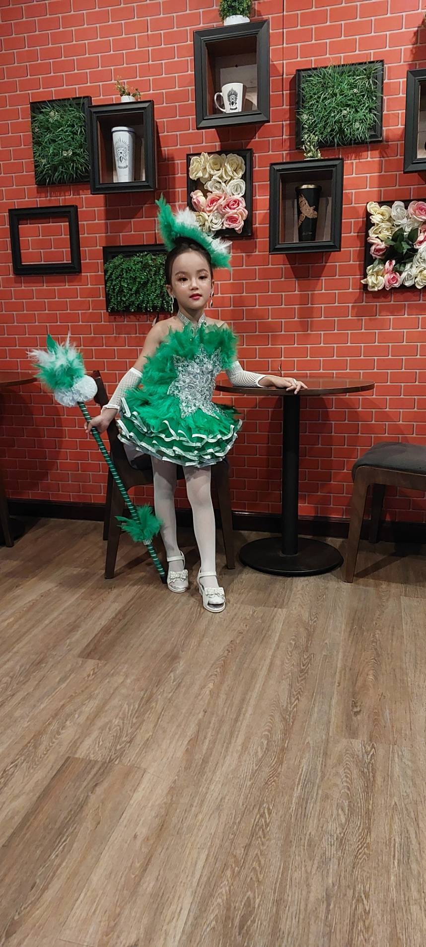 ชุดดรัมเมเยอร์สีเขียวอนุบาลและประถม