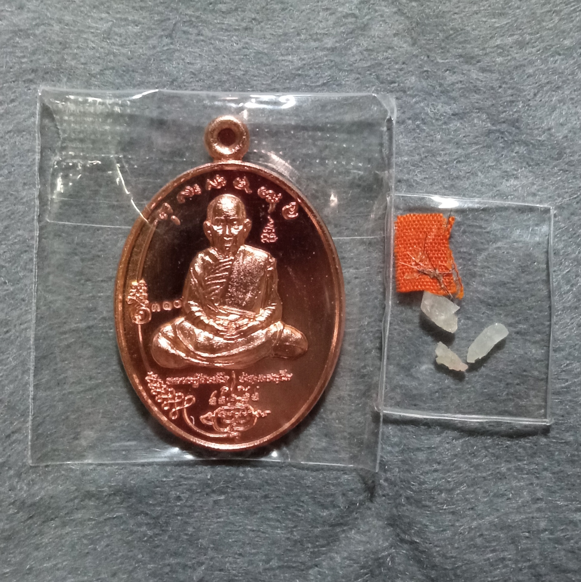 เหรียญมนต์พระกาฬ หลวงปู่สิงห์โต สำนักสงฆ์ป่าทรงธรรม รุ่น1 ปี2567 เนื้อทองแดง หลังยันต์หนุมานแผลงฤทธิ์ขี่สิงห์ ตอกโค๊ต+หมายเลข๓๑๐ สร้างเพียง500องค์ ใส่กล่องวัดแท้ๆ พิเศษแถมจีวร,เกศา,ข้าวก้นบาตร,ไม้กลายเป็นแก้ว หลวงปู่สิงห์โต