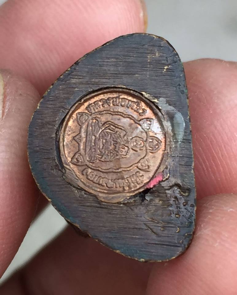 รูปหล่อหลวงปู่หลิว วัดไร่แตงทอง จ.นครปฐม อุดกริ่งเป็นแผ่นทอง แดงมีรูปเต่า รุ่นกองทัพบกสร้าง ปี 2539 ตอกโค๊ต ทบ