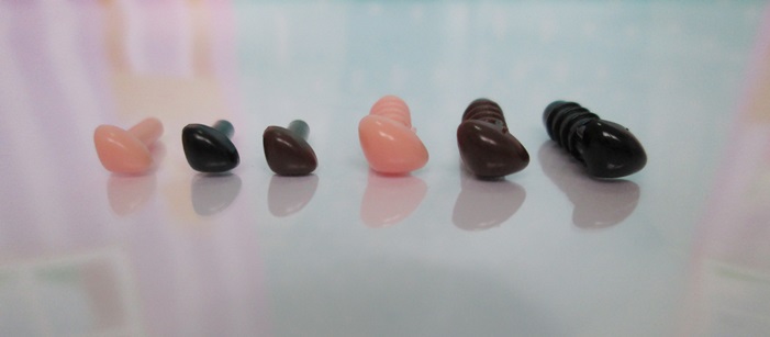จมูกสามเหลี่ยม ขนาด 4.5mm , 6mm มี 3 สี เนื้อ น้ำตาล ดำ