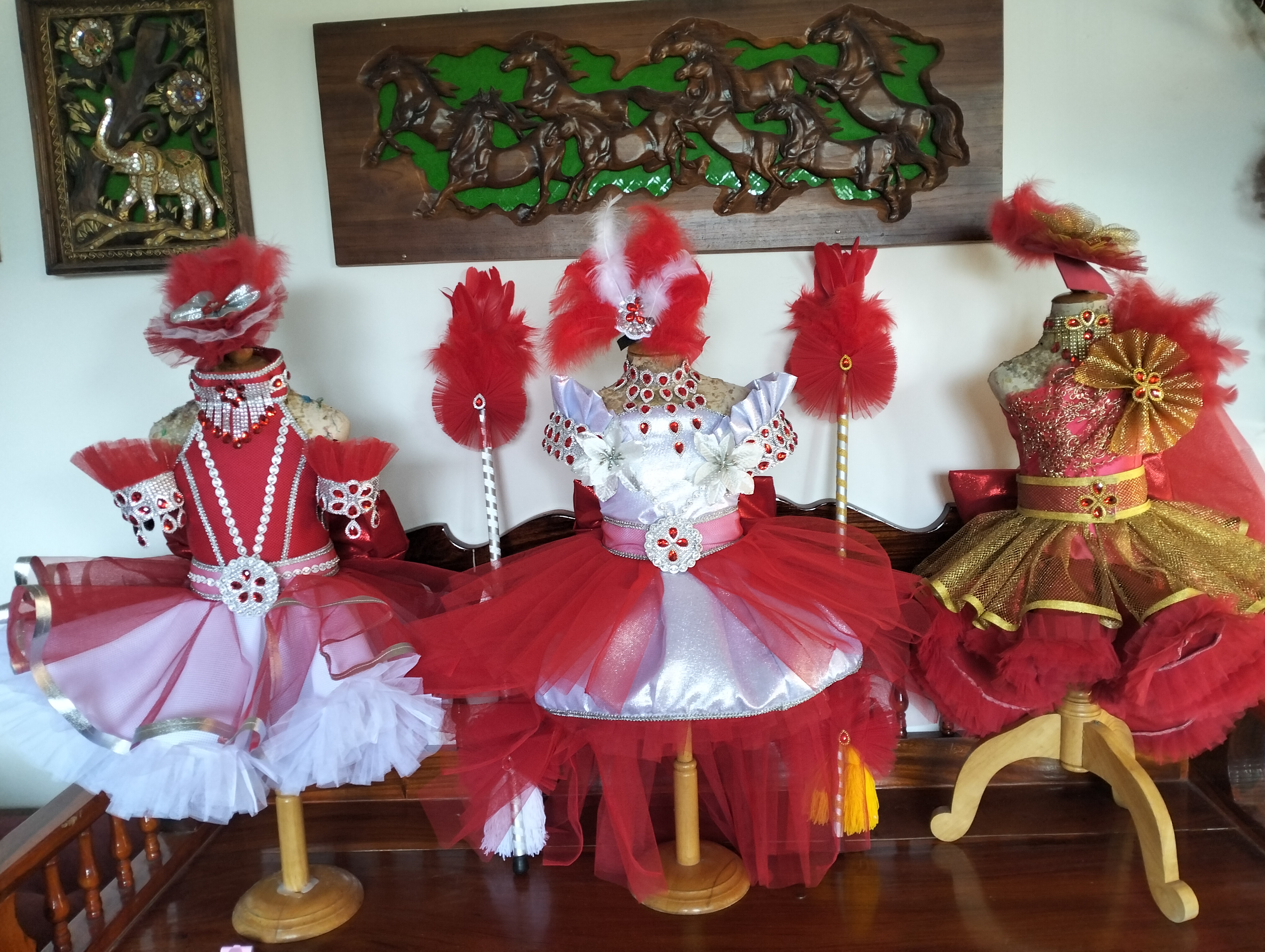 ชุดดรัมเมเยอร์สีแดงอนุบาลและประถม