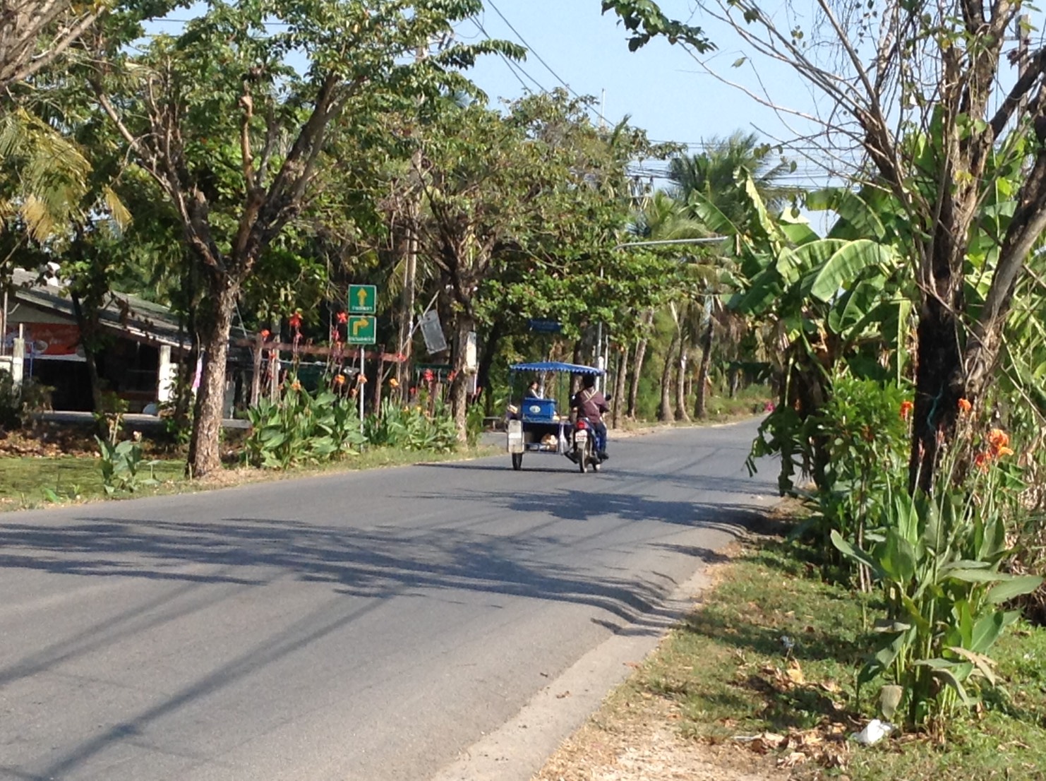 ที่ดินเปล่า จำนวน1ไร่ ติดถนน 2 ด้าน ถ.ทับยาว ลาดกระบัง ราคาไร่ละ 3,500,000 บาท