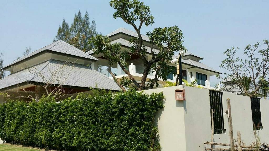 ขาย-บ้านเดี่ยว 2 ชั้น ซอยหัวหิน122ถ.คอนกรีตถึงบ้าน เป็นบ้านสร้างเองไม่มีส่วนกลาง กึ่งคฤหาสใหญ่ อยู่ริมเขา มองเห็นวิวทะเล อ.หัวหิน จ.ประจวบคีรีขันธ์