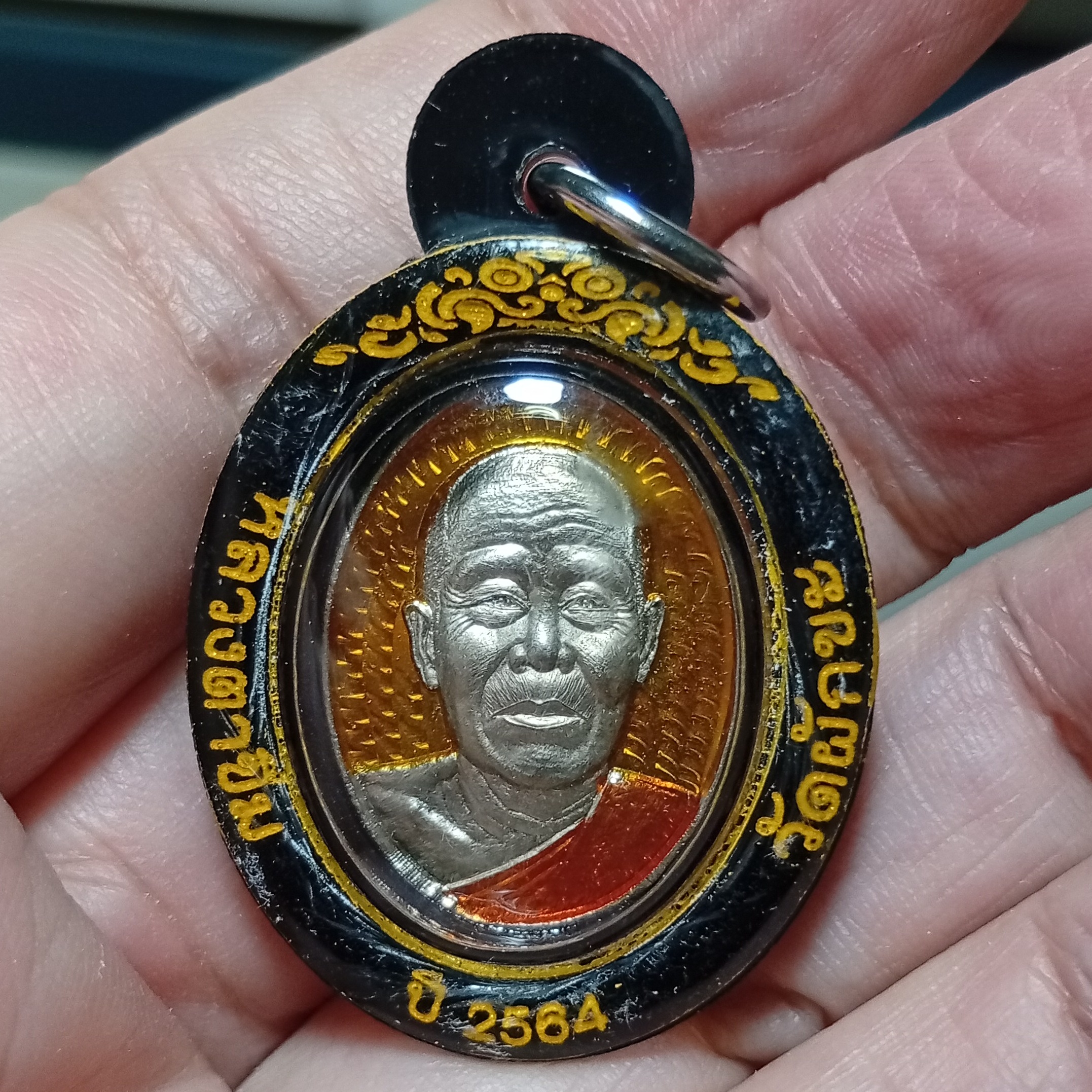เหรียญหลวงตาขึม วรธัมโม รุ่นมหาสมปารถนา ปี 2564 อัลปาก้าคุ้ยเหรียญลงยาสีเหลือง ตอกโค๊ตและหมายเลข เลี่ยมกรอบพลาสติก3ชั้นกันน้ำอย่างดี