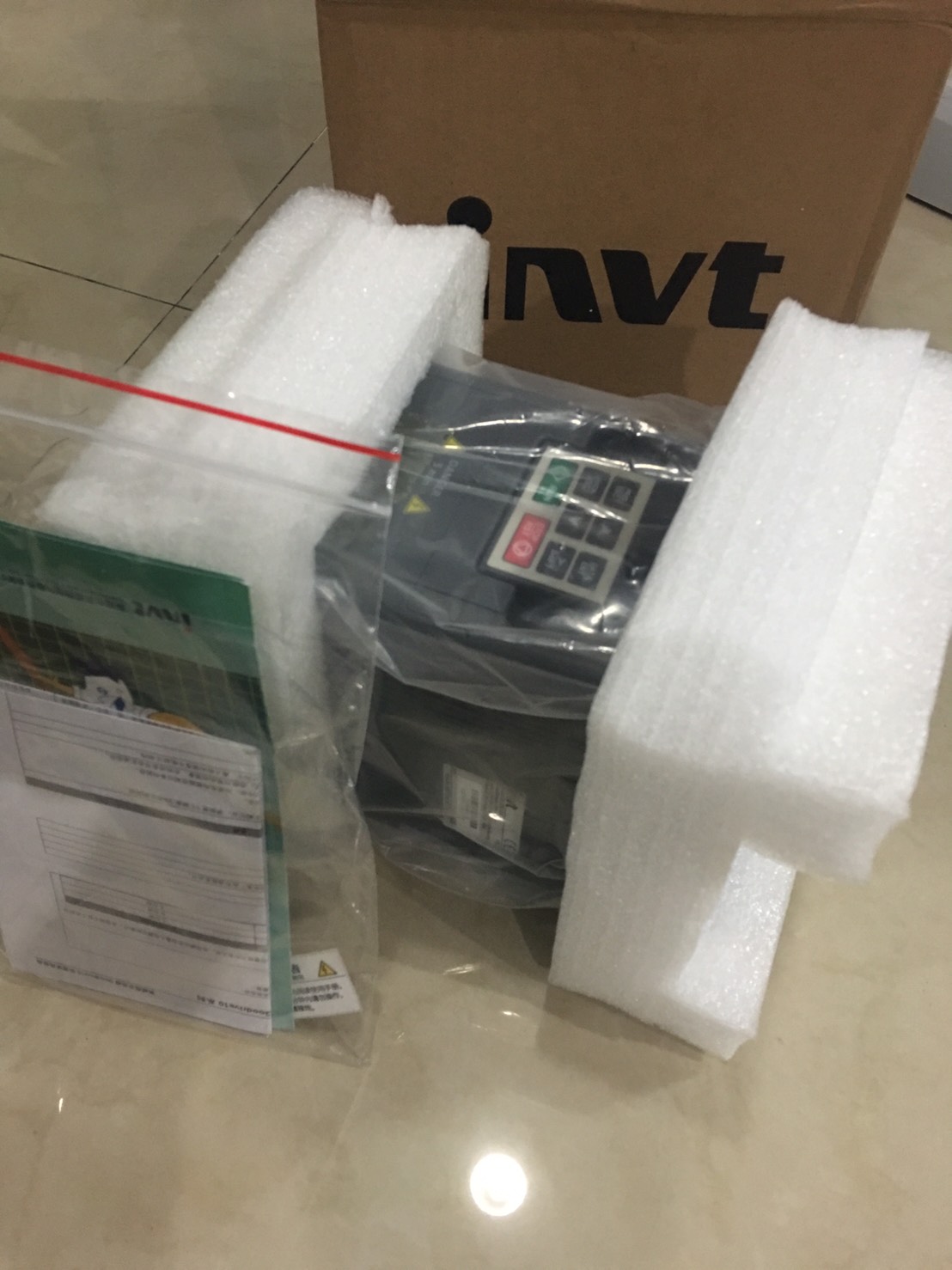 ขาย INVERTER INVT ไฟเข้า 200-220 VOLT INPUT ใช้ไฟบ้านได้ OUTPUT 1.5KW 0-400 HZ