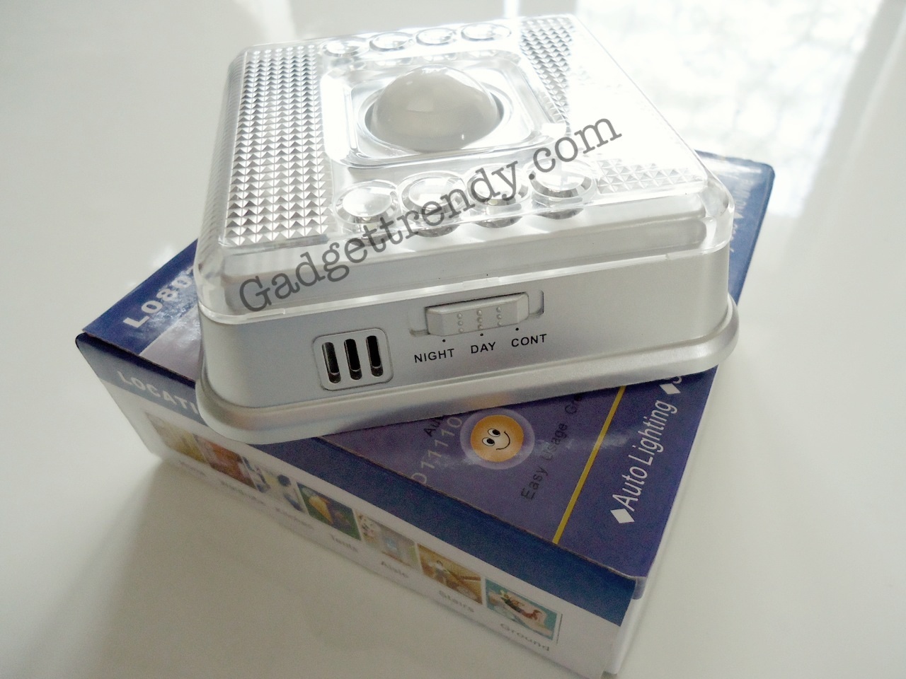 ไฟ LED แบบจับความเคลื่อนไหวโดยอัตโนมัติ (สีเงิน) หรือ Auto PIR LED Light (Silver)