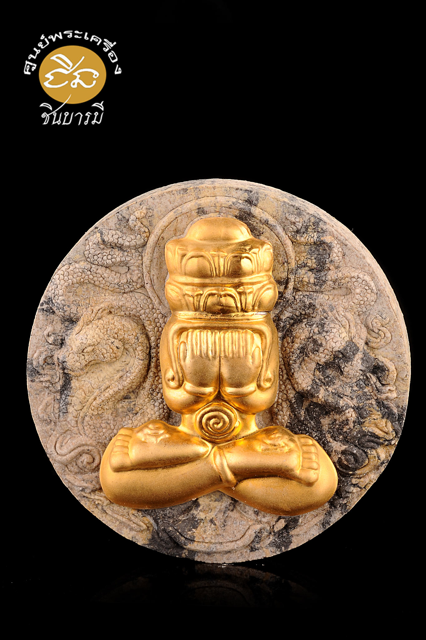 ปิดตาพังพระกาฬ รุ่น "บารมี ศรีวิชัย" เนื้อผงว่านลายเสือ หน้ากากกาไหล่ทอง 5.5 ซม. สวยสมบูรณ์ กล่องเดิมแท้ สร้างปี 2550 สวย สมบูรณ์ ตรงตามรูป