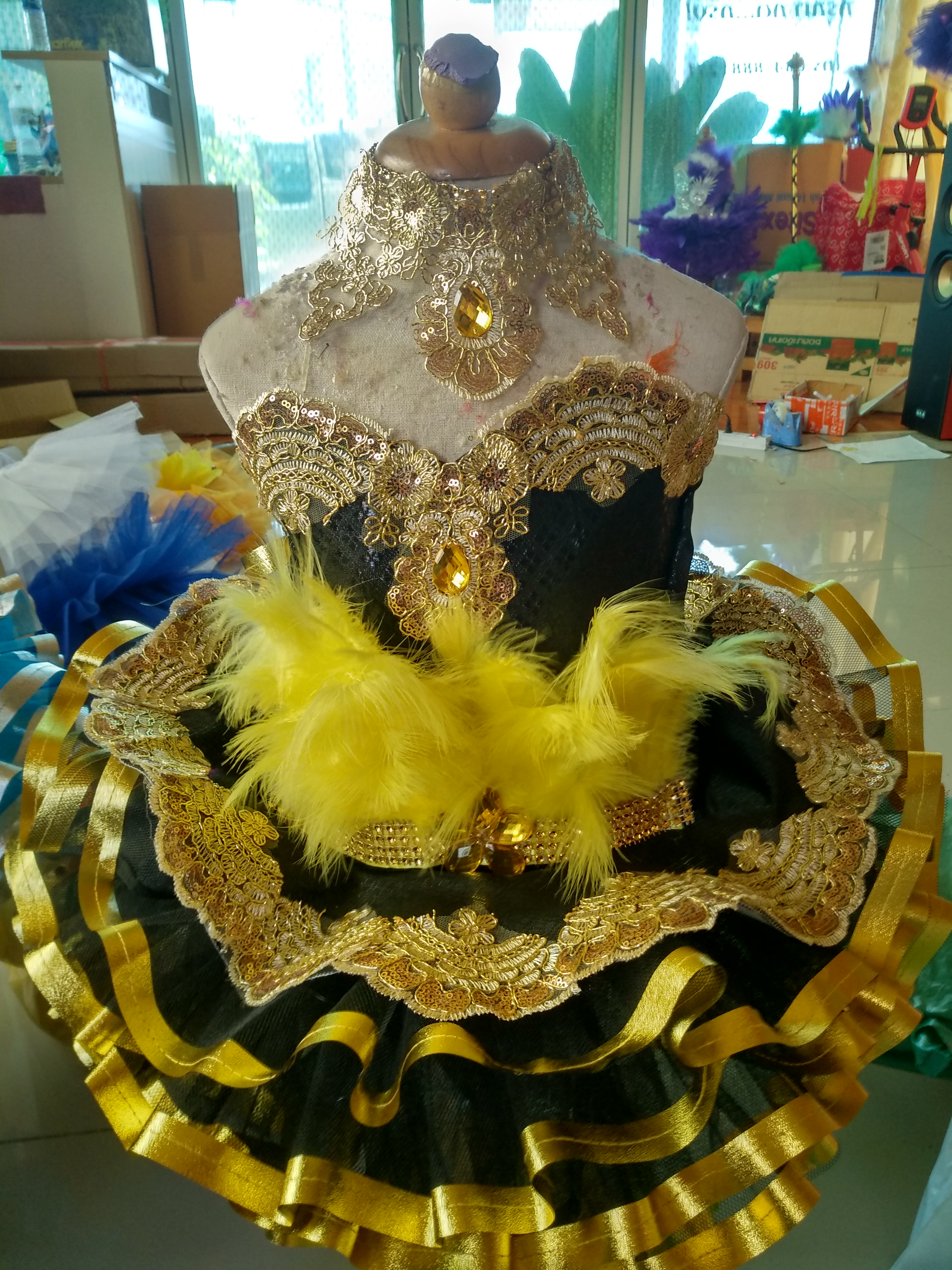 ชุดดรัมเมเยอร์สีเหลืองดำอนุบาลและประถม