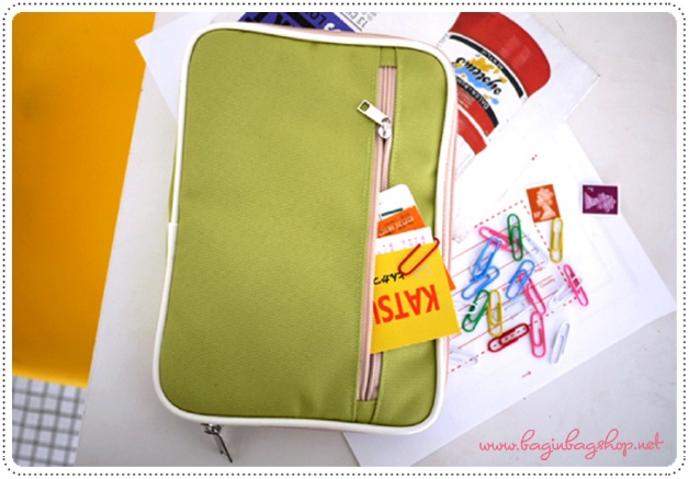 Daisy Multi Pouch ไว้ใส่พาสปอร์ตหรือใส่เอกสารต่างๆ