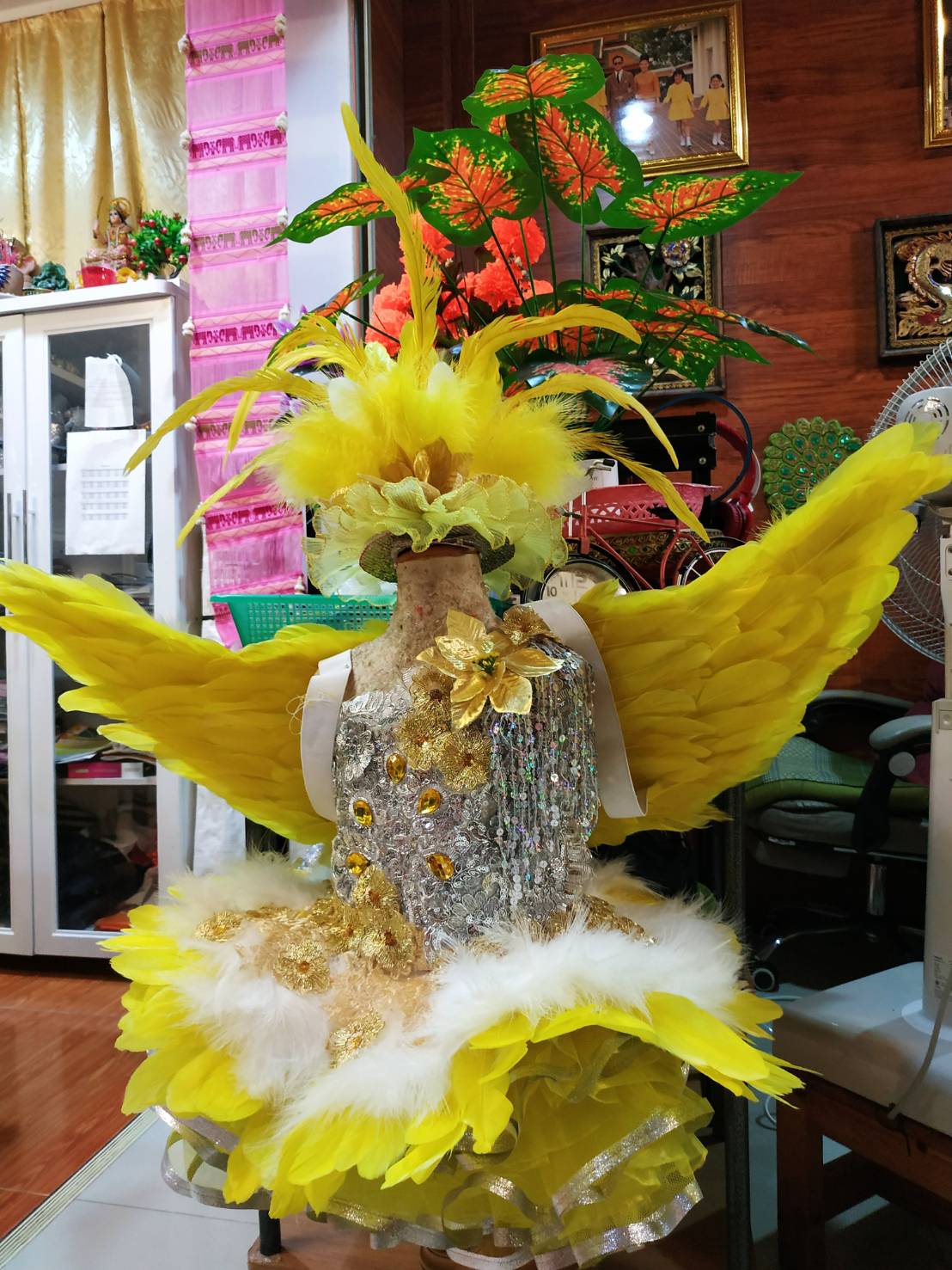 ชุดดรัมเมเยอร์ สีเหลือง พร้อมปีก ไม้ดรัม หมวก สร้อย ต่างหู