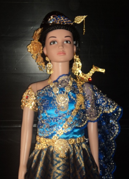 ชุดไทยเด็กอนุบาล-ประถมสีน้ำเงินทองผ้าไหมเกษตร ราคานี้ไม่รวมเครื่องประดับ