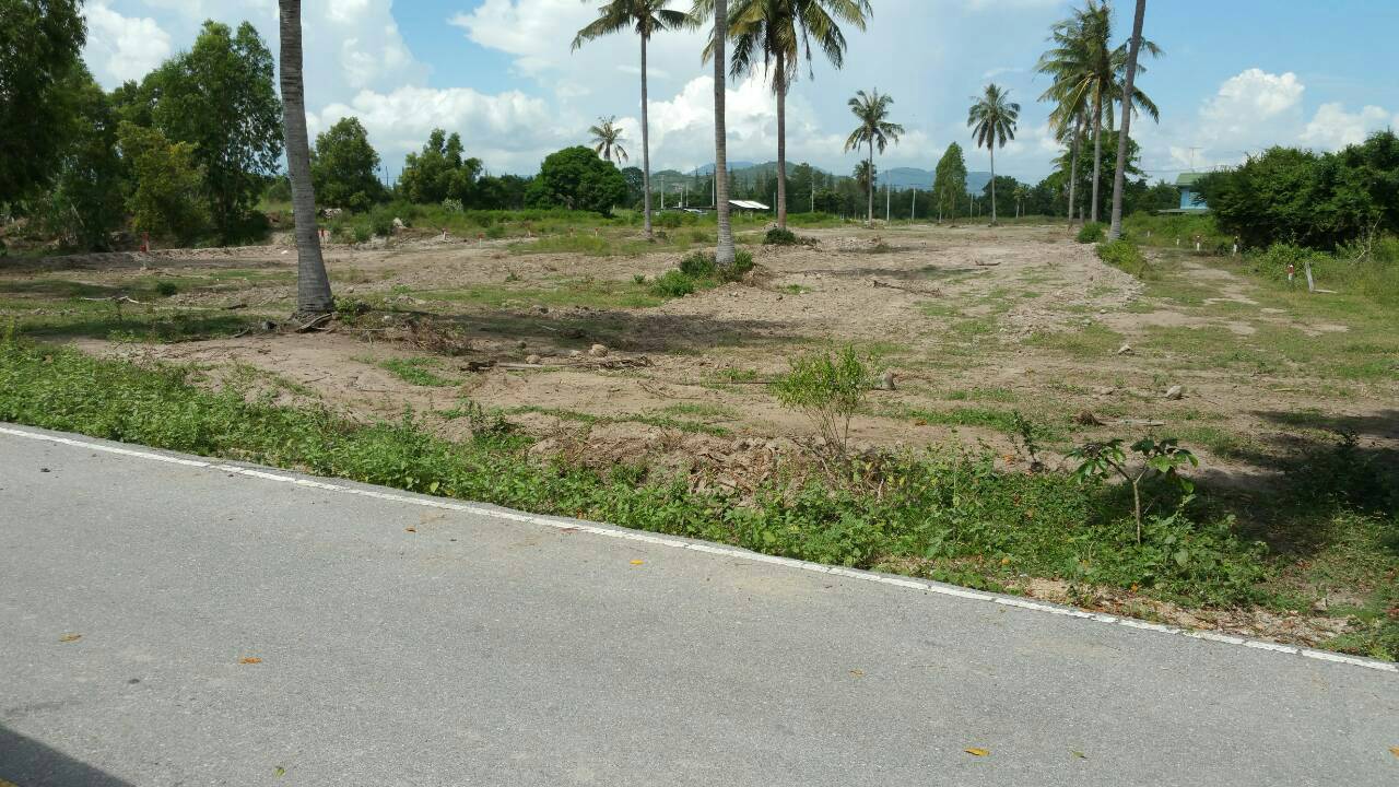 ที่ดินเปล่า9-3-02ตารางวา ชะอำ อ.หัวหิน ติดถนนทั้ง2ด้าน ด้านหน้ากว้าง28เมตร ด้านหลังกว้าง70เมตร ยาว200เมตร ที่สุด ที่อยู่ชะอำ หัวหิน จังหวัดเพชรบุรี ราคาขายยกแปลง 8,500,000 บาท